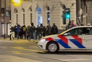 В Амстердаме сторонники Палестины всю ночь похищали и избивали израильтян — видео
