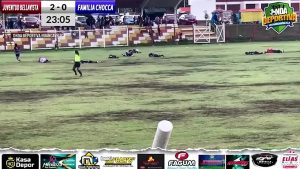 Перуда ўйин вақтида футболчини чақмоқ урди