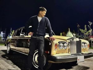 Қирғизистон президенти боксчи Дмитрий Биволга ноёб Rolls-Royce совға қилди
