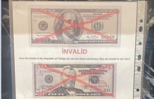 ОАВ: Туркияда эски намунадаги долларни қабул қилиш тўхтатилди