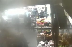 В Фергане на рынке четверо граждан избили инспекторов профилактики