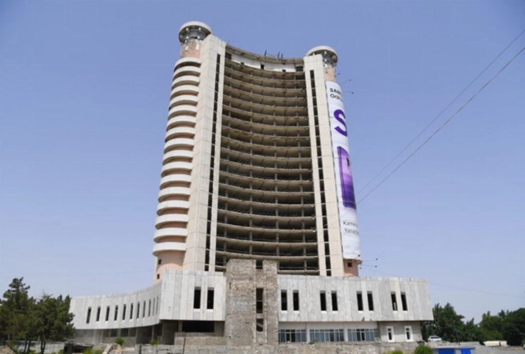 Toshkentda oʻsmir sobiq “Chorsu” mehmonxonasi binosining 21-qavatidan yiqilib tushdi