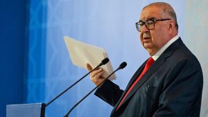Алишер Усманов приостановил свои полномочия на посту президента FIE