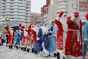 В Ташкенте пройдет парад с участием тысячи Дедов Морозов и Снегурочек