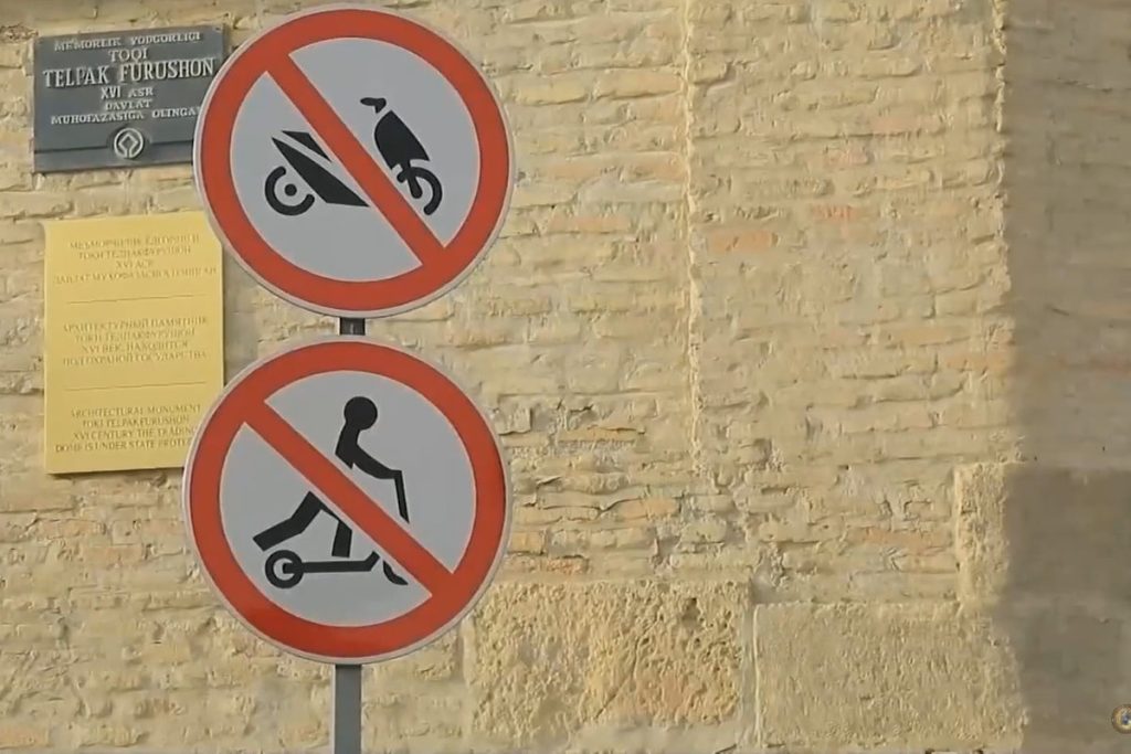 В историческом центре Бухары запретили ездить на мопедах и скутерах