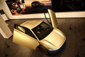 Беспилотными такси Tesla будут управлять удаленно