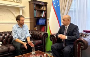 Посол Узбекистана обсудил с британским художником перспективы сотрудничества