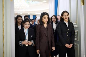“Oʻzbekiston kelajagi yoshlar qoʻlida!”: Saida Mirziyoyeva “mamlakatning zukko yoshlari” bilan uchrashdi