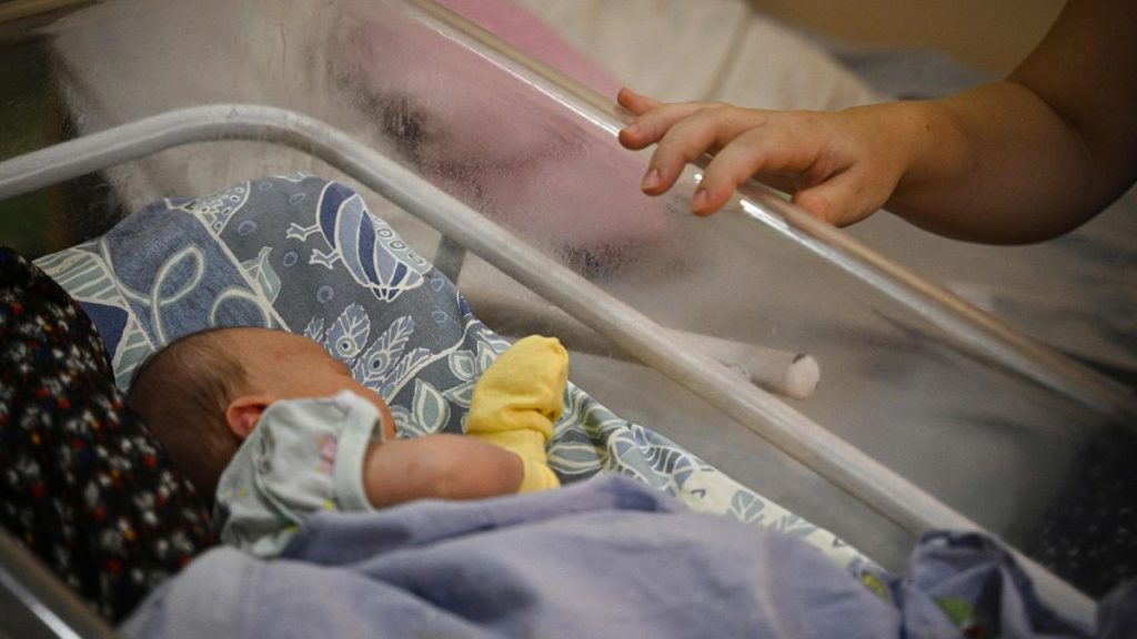 В Узбекистане введут оплачиваемый отпуск для мужчин при рождении ребенка