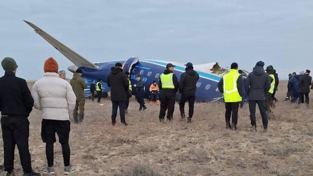 При падении самолета в Актау выжили 12 человек, включая одного ребёнка — Минздрав Казахстана
