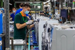 Samsung примет на работу 800 узбекистанцев