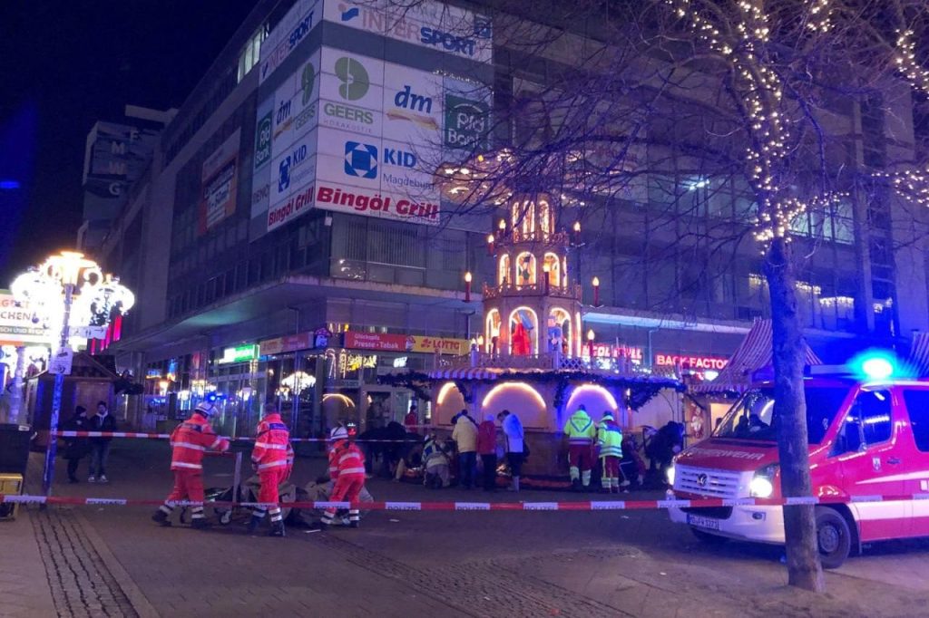 Magdeburgdagi rojdestvo yarmarkasida avtomobil olomon orasiga kirib ketdi