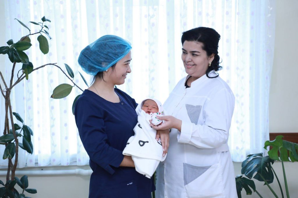 В первый день 2025 года в Узбекистане родился 1641 ребенок, включая 50 близнецов