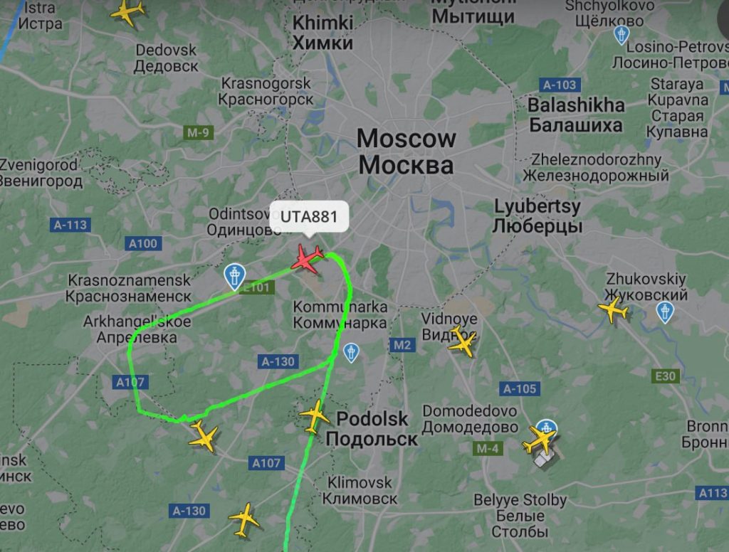 Самолет, летевший в Самарканд, совершил экстренную посадку в Москве