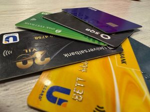 Markaziy bank bank kartalari soniga cheklovlar kiritdi