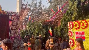 Hindistondagi tadbirda sahna qulashi oqibatida 6 kishi halok boʻldi