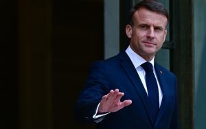 Большинство французов поддержали идею отставки Эммануэля Макрона