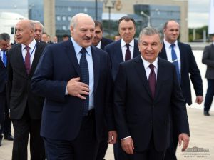 Mirziyoyev Lukashenkoni prezidentlik saylovidagi gʻalabasi bilan tabrikladi