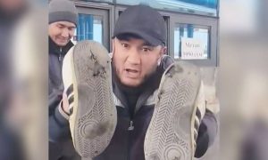В Ташкенте мужчину арестовали на 15 суток после критики на заправке