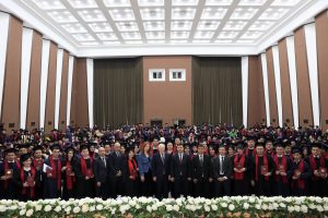 Выпускникам Банковско-финансовой академии вручили магистерские дипломы