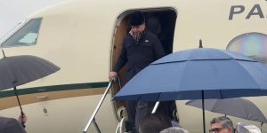 Премьер-министр Пакистана прибыл в Узбекистан с официальным визитом