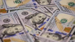 Dollarning rasmiy kursi yil boshidan beri ilk bor 12 900 so‘mdan pastladi