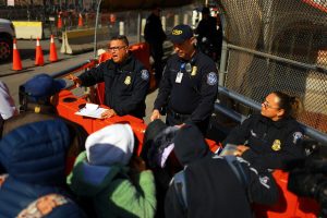 AQSH 135 noqonuniy muhojirni deportatsiya qilmoqda, ularning yarmi voyaga yetmaganlardir