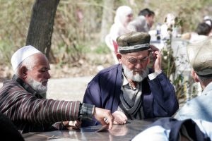 Выезжающим из Узбекистана пенсионерам временно приостановили выплату пенсии