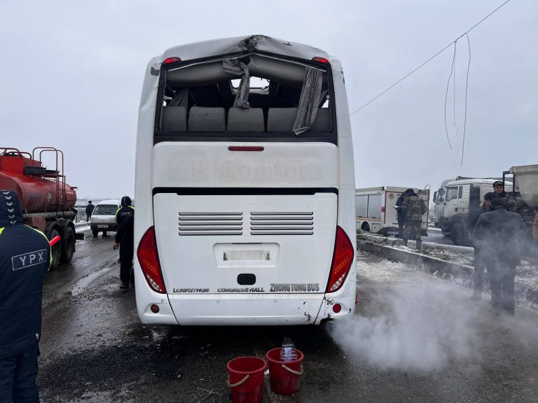 В Самаркандской области в ДТП с автобусом пострадали 23 женщины, один человек погиб