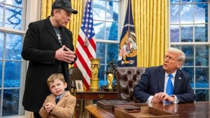 Ilon Maskning oʻgʻli matbuot anjumanida Tramp va Maskni chalgʻitdi