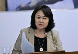 Bishkekda sobiq vazir Dinara Qutmanova lavozimini suiisteʼmol qilgani uchun sakkiz yilga ozodlikdan mahrum etildi