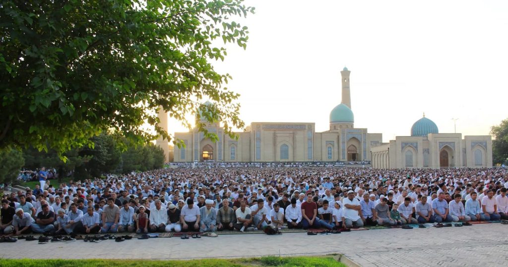 Названо время праздничных молитв по случаю Рамазан Хайита в Узбекистане