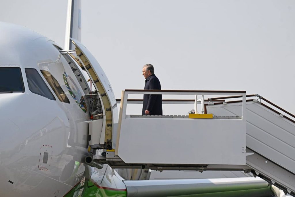 Mirziyoyev Qozogʻistonga joʻnab ketdi