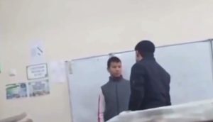 O‘qituvchi dars o‘tishga xalaqit bergani uchun o‘quvchini urdi