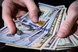 O‘zbekistonda davlat xizmatchilarining daromadlarini deklaratsiya qilish to‘g‘risidagi qonun ishlab chiqiladi