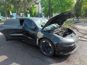 В Ташкенте на зарядке загорелся электромобиль Zeekr