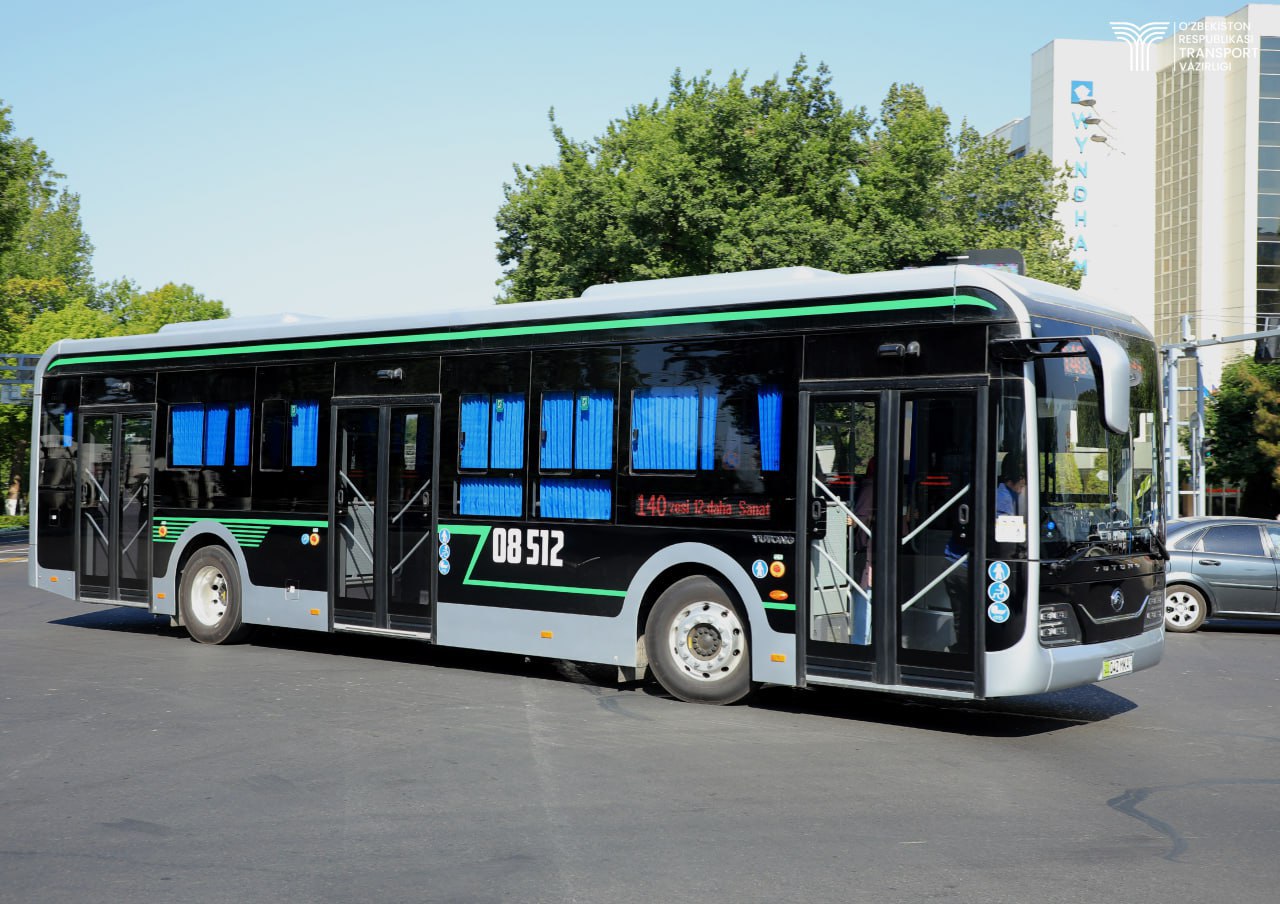 Balkonda yolgiz jinsiy aloqa yigit va qiz Porno shishirilgan eshak