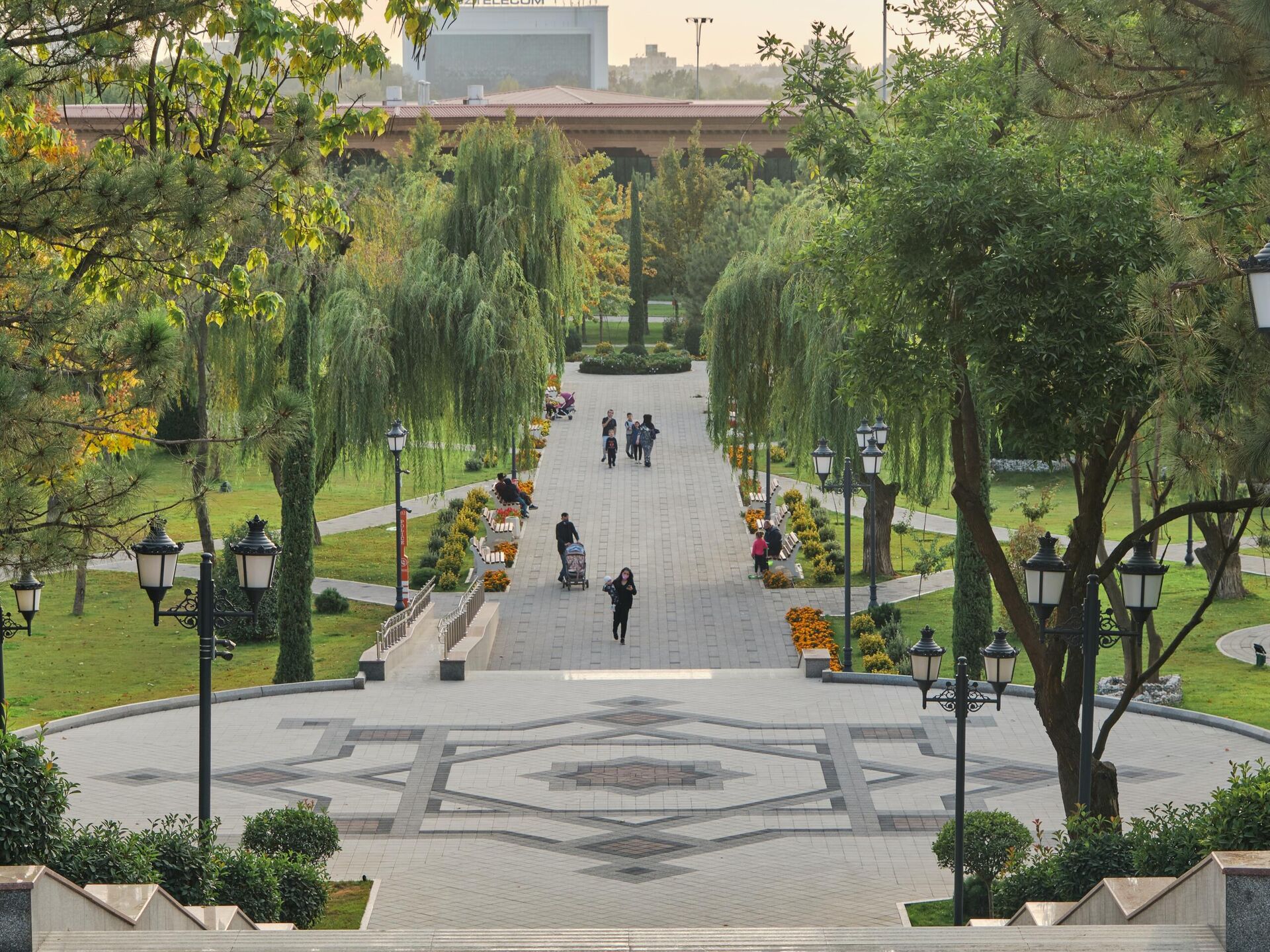 Salqin katta pubic maydoni yaqin Salqin katta pubic maydoni yaqin